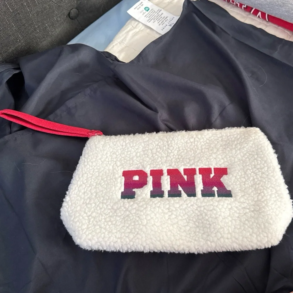 VS PINK Wristlet - Picture 1 of 10